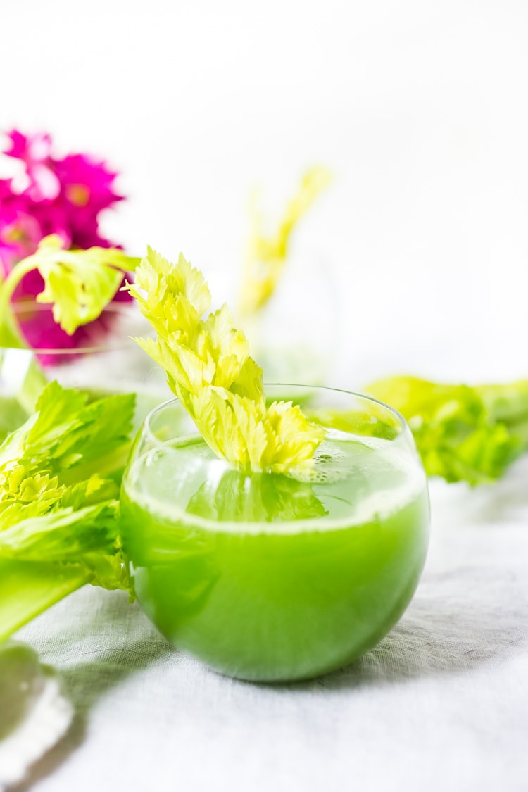 https://www.feastingathome.com/wp-content/uploads/2019/04/celery-juice-recipe-and-benefits-105.jpg